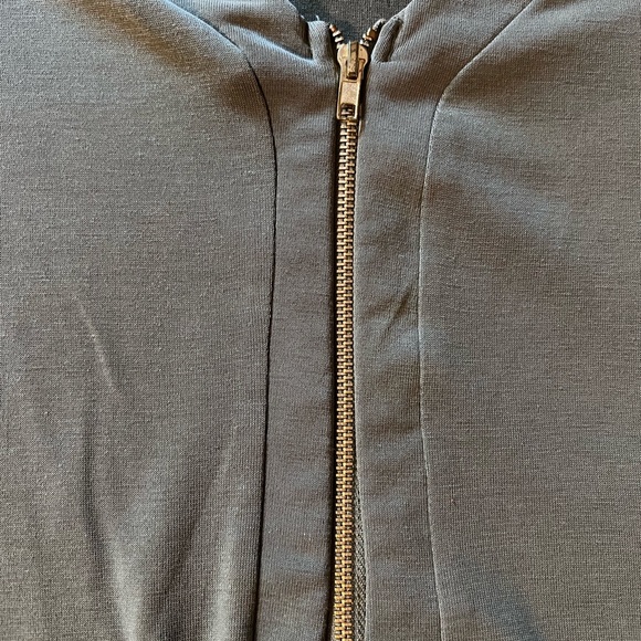 Green blouse - Picture 2 of 3